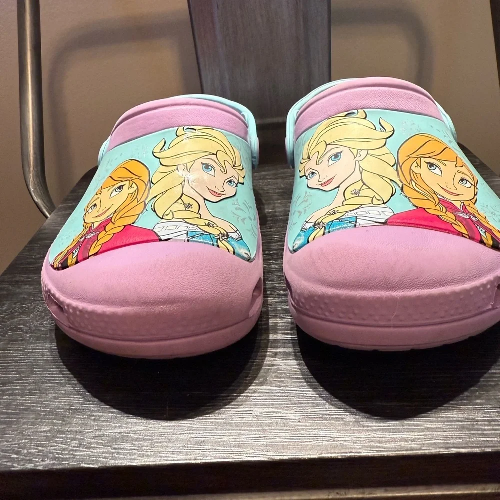 Frozen Crocs - Elsa and Anna Size J1 (big kids) - Picture 3 of 14